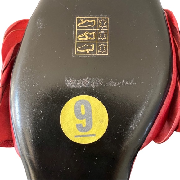 Valentino - Atelier Valentino Garavani - Red leather floral appliqué flat sandal - Picture 3 of 16